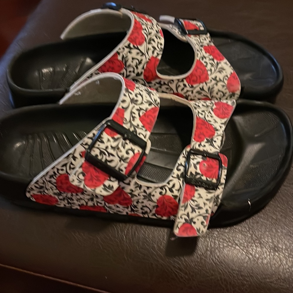Birkis size 7 beautiful flower print slide on rubber sole.  Pre owned great - Picture 2 of 9